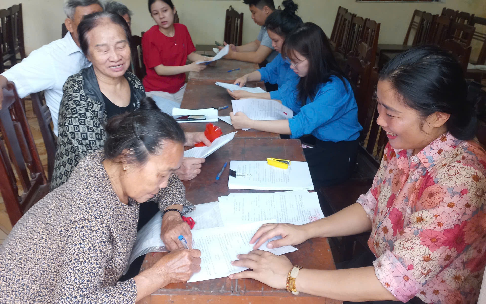 Phường Chương Mỹ tổ chức chứng thực ủy quyền nhận lương hưu, trợ cấp tại các tổ dân phố