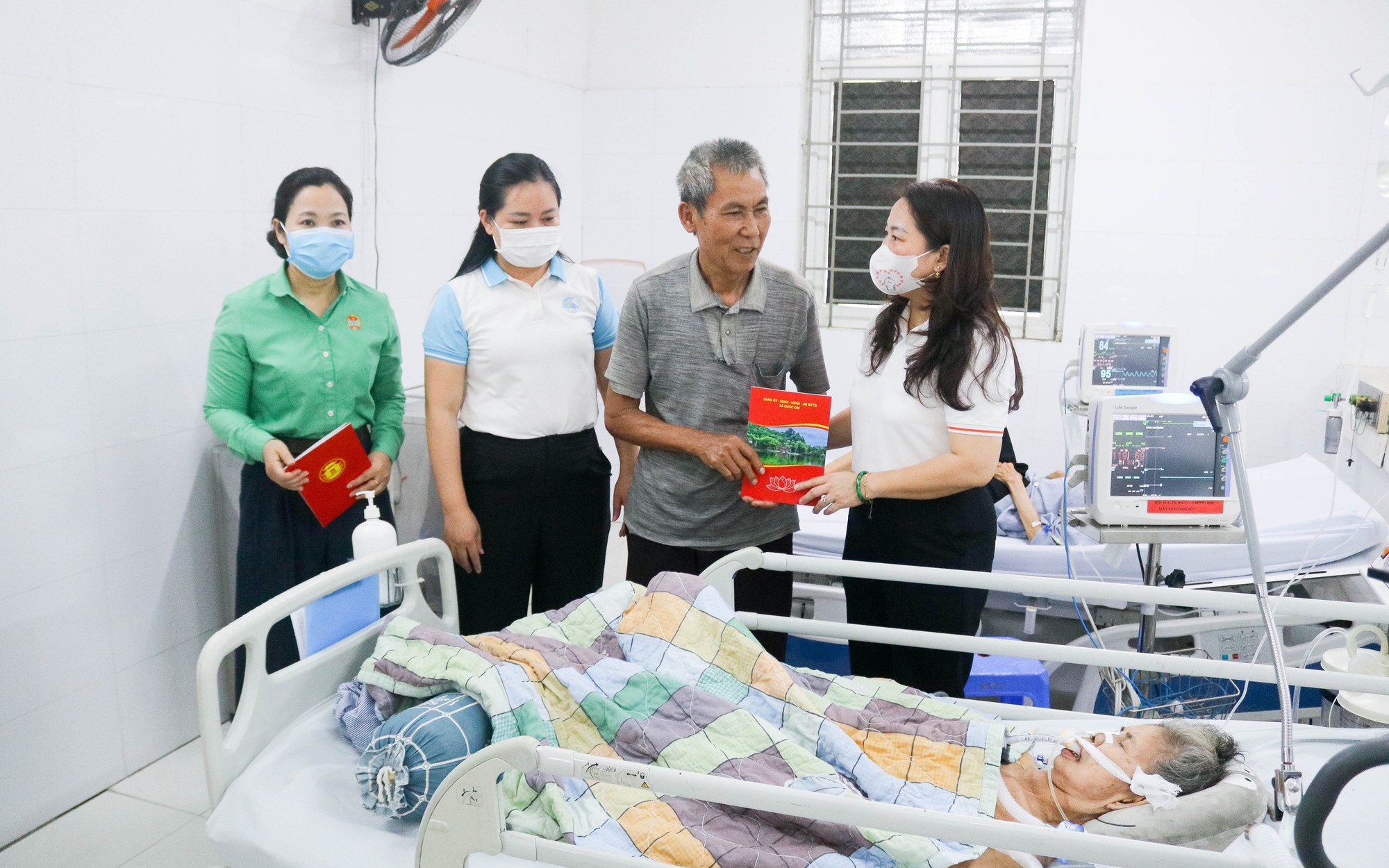 HƯỞNG ỨNG “THÁNG NHÂN ĐẠO” – TRAO YÊU THƯƠNG ĐẾN NGƯỜI BỆNH CÓ HOÀN CẢNH KHÓ KHĂN