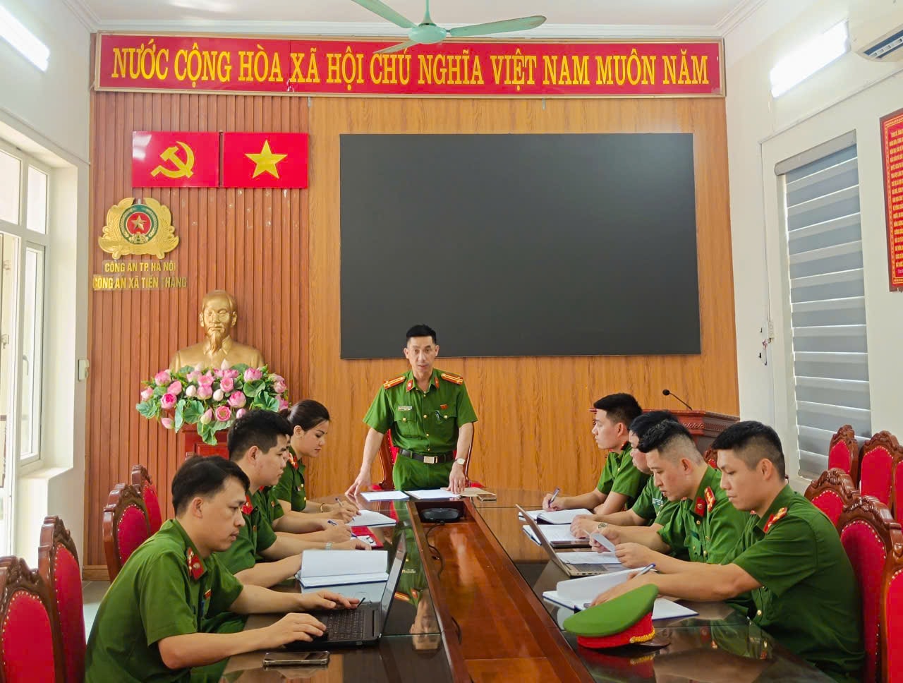 Công an xã Tiến Thắng: Phát huy hiệu quả mô hình “Cổng trường an toàn giao thông”- Ảnh 5.