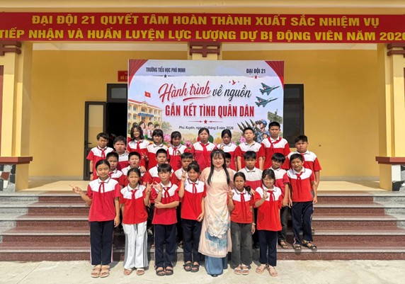 Trường Tiểu học Phú Minh giáo dục truyền thống cách mạng cho học sinh qua hoạt động trải nghiệm thực tế- Ảnh 7.