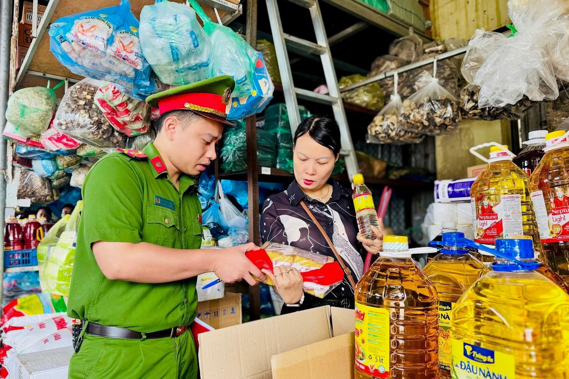 Xã Nam Phù siết quản lý an toàn thực phẩm, áp dụng nguyên tắc “6 rõ”- Ảnh 2.