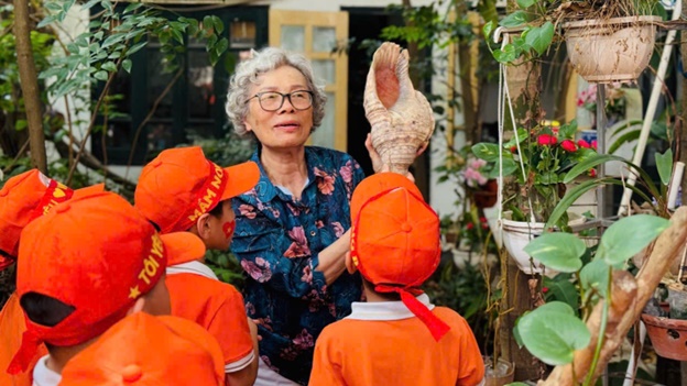 Hành trình về miền di sản quê hương – Cô và trò Trường Mầm non Kim Chung B khám phá Bảo tàng Nguyễn Văn Huyên và làng nghề nhiếp ảnh Lai Xá- Ảnh 2.