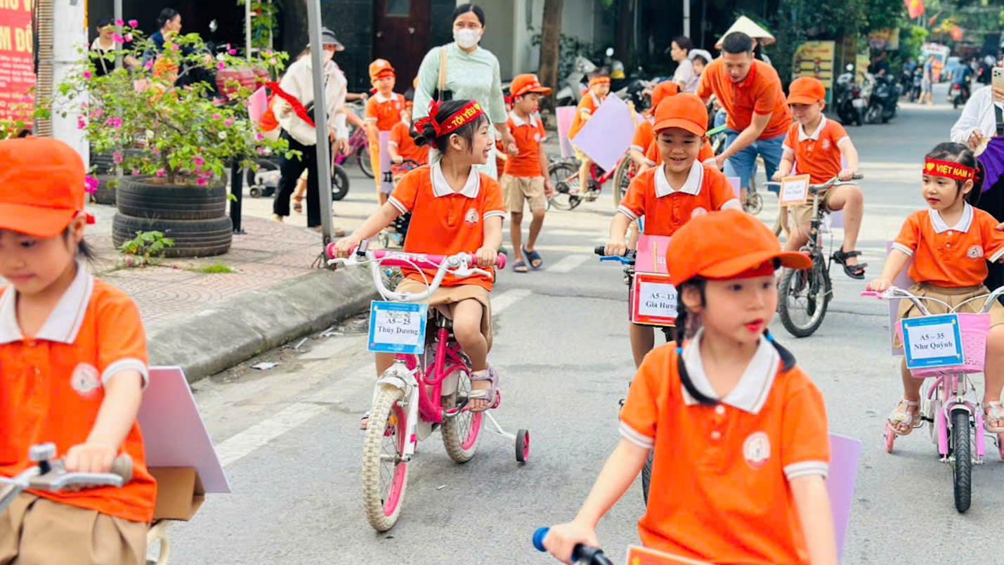 Hành trình về miền di sản quê hương – Cô và trò Trường Mầm non Kim Chung B khám phá Bảo tàng Nguyễn Văn Huyên và làng nghề nhiếp ảnh Lai Xá- Ảnh 3.