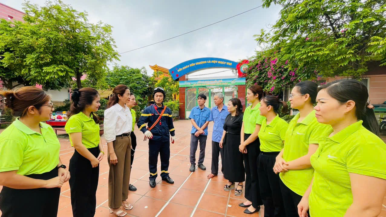 Trường Mầm Non A Tứ Hiệp tổ chức tập huấn PCCC và kỹ năng thoát nạn cho Cán bộ, giáo viên, nhân viên và học sinh- Ảnh 1.