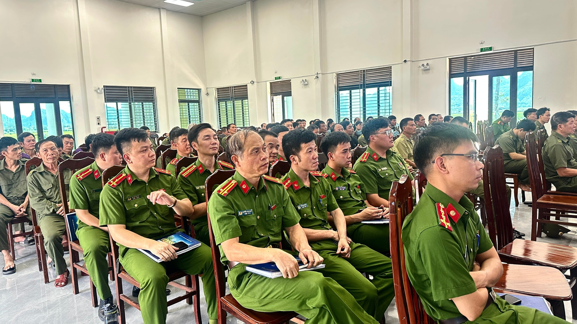 Hồng Sơn triển khai diễn tập phương án chữa cháy và cứu nạn, cứu hộ tại khu dân cư nguy hiểm cháy nổ trên địa bàn xã- Ảnh 4.