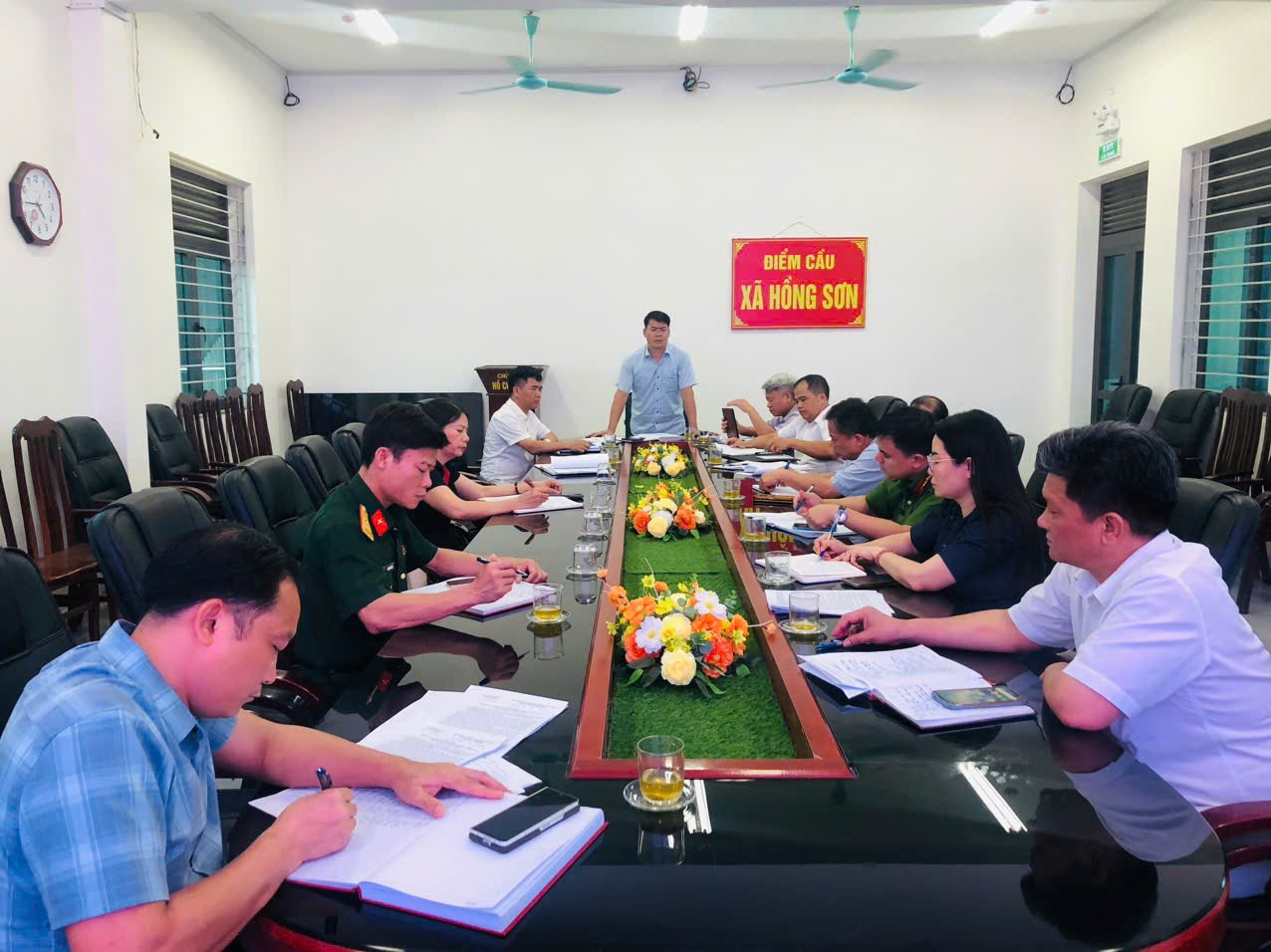 Xã Hồng Sơn giao ban thành viên UBND xã đánh giá kết quả thực hiện nhiệm vụ tháng 4, triển khai nhiệm vụ tháng 5/2026- Ảnh 3.
