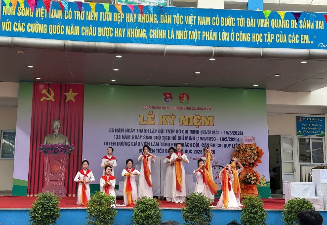 A group of people performing on a stage  AI-generated content may be incorrect.