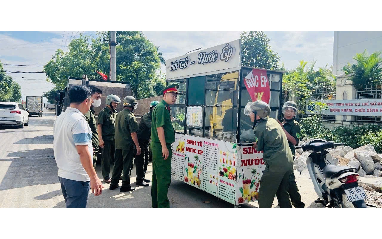 Quang Minh ra quân xử lý vi phạm trật tự đô thị trên các tuyến đường trọng điểm