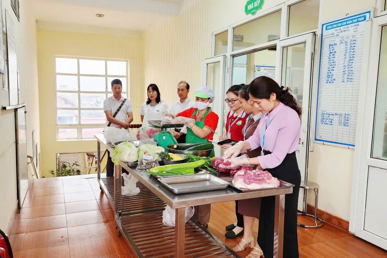 Xã Nam Phù siết quản lý an toàn thực phẩm, áp dụng nguyên tắc “6 rõ”- Ảnh 4.