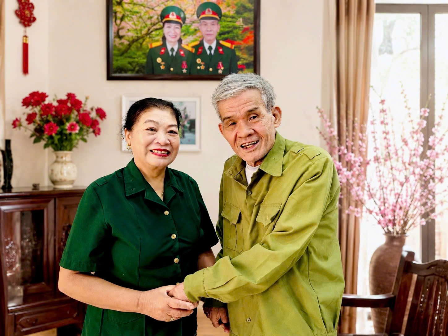 Phép màu dưới hố bom và bản hùng ca lặng lẽ của người lính Trường Sơn- Ảnh 3.