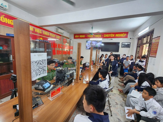 Xã Chương Dương tăng tốc cấp căn cước, định danh điện tử phục vụ tuyển sinh năm học 2026-2027- Ảnh 1.