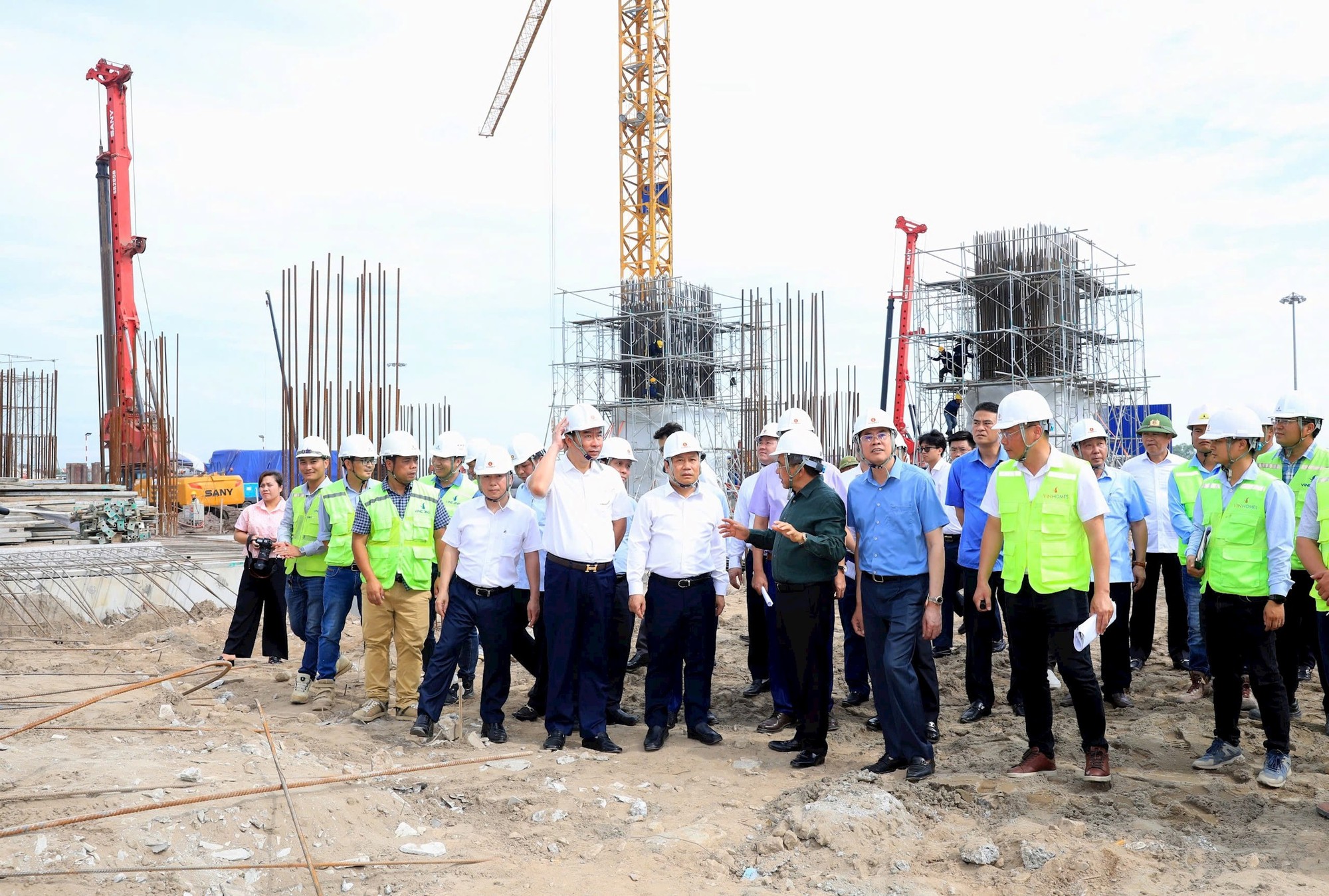 Lãnh đạo xã Nam Phù dự hội nghị đánh giá tiến độ Dự án Khu đô thị thể thao Olympic- Ảnh 1.