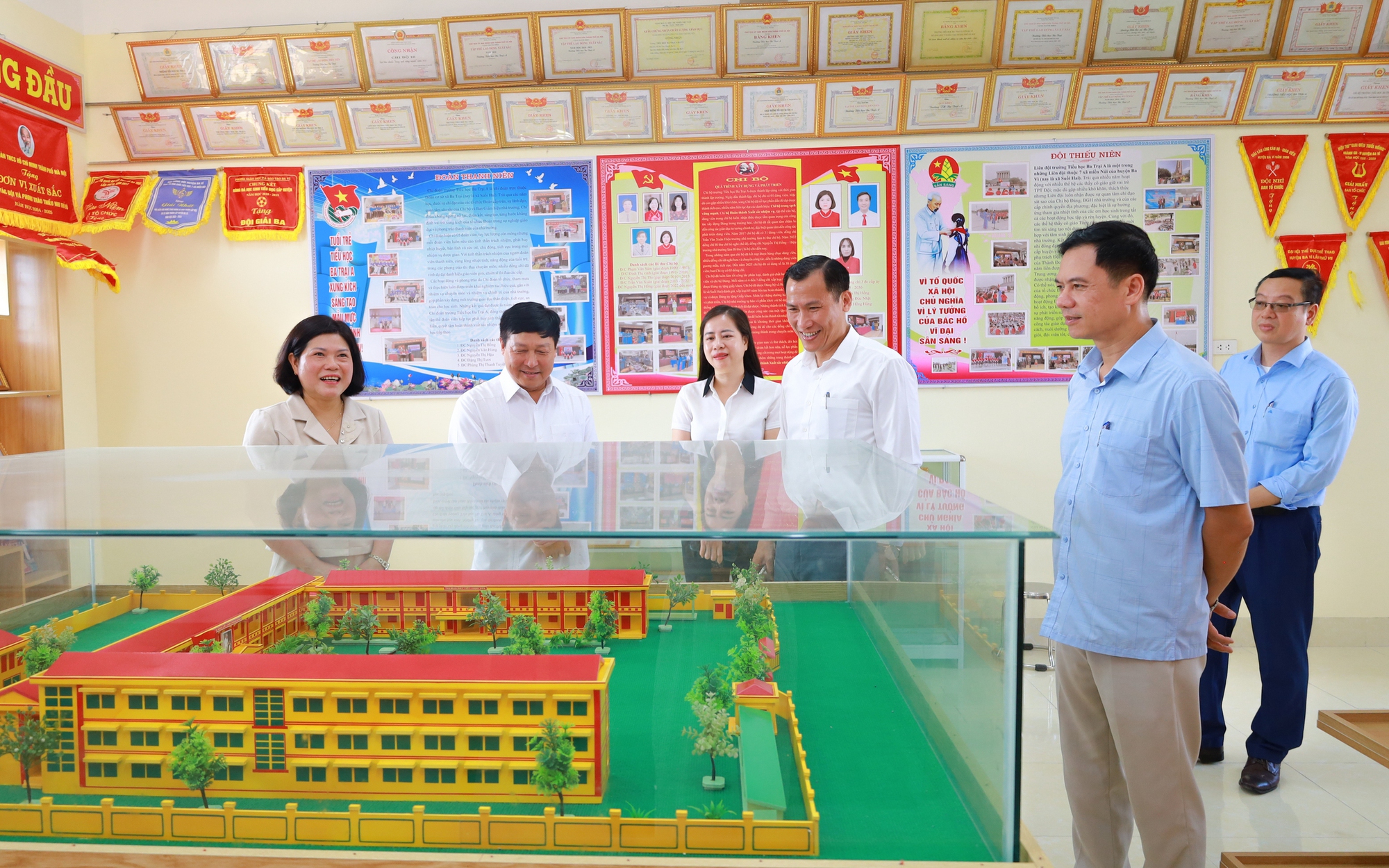 Đoàn giám sát Ủy ban MTTQ Việt Nam thành phố Hà Nội làm việc tại xã Suối Hai về Chương trình mục tiêu quốc gia vùng đồng bào dân tộc thiểu số và miền núi