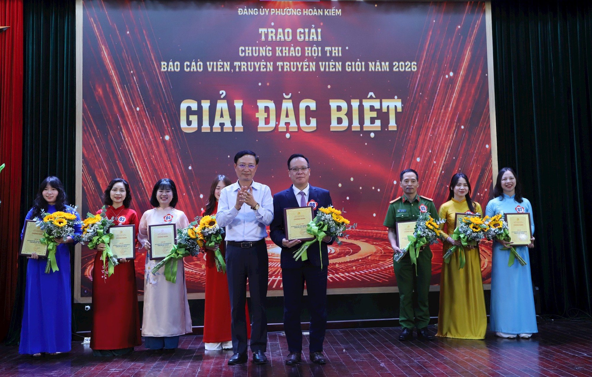 Chung khảo Hội thi “Báo cáo viên, tuyên truyền viên giỏi” phường Hoàn Kiếm năm 2026- Ảnh 3.