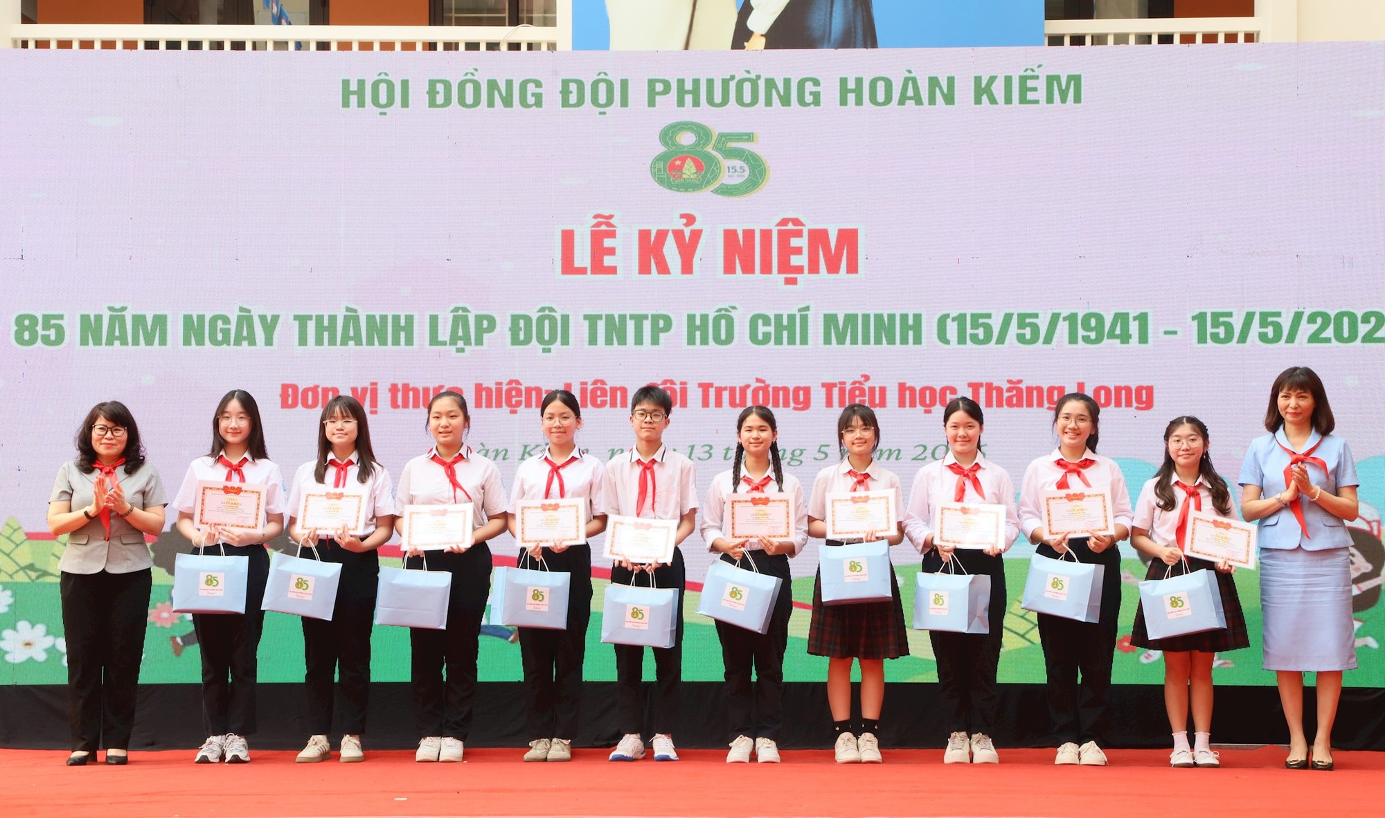 Thiếu nhi Hoàn Kiếm tự hào truyền thống, vững bước vào kỷ nguyên số- Ảnh 3.