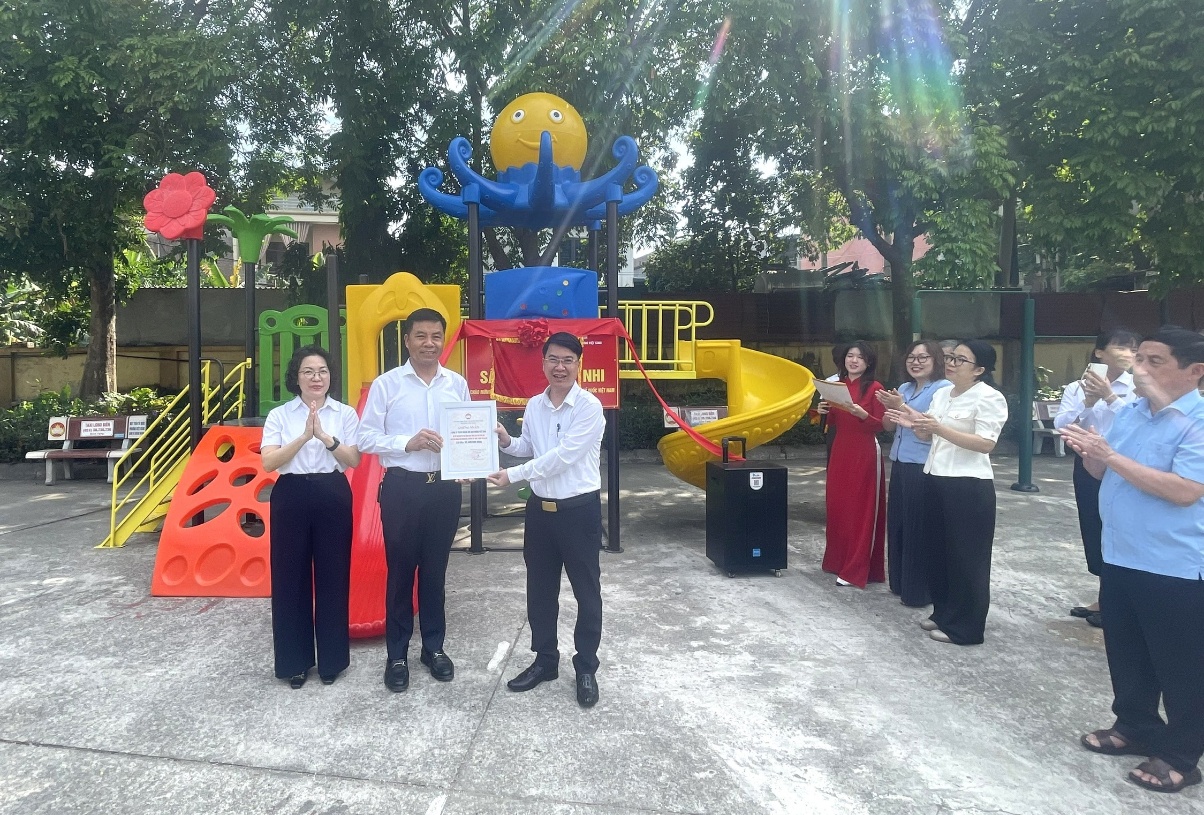 Ủy ban Mặt trận Tổ quốc Việt Nam phường Việt Hưng tổ chức chương trình ra mắt công trình “Sân chơi thiếu nhi” chào mừng thành công Đại hội đại biểu toàn quốc Mặt trận Tổ quốc Việt Nam lần thứ XI, nhiệm kỳ 2026 – 2031- Ảnh 3.