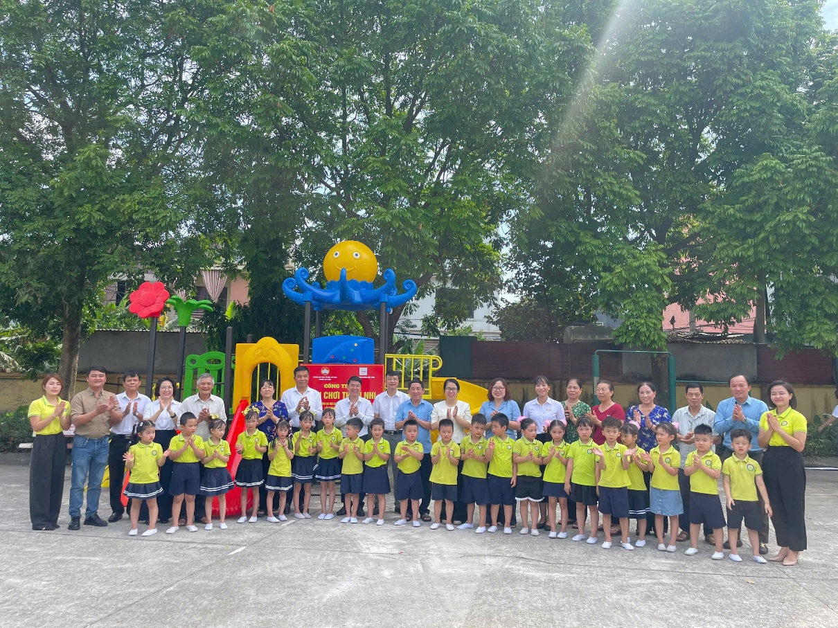 Ủy ban Mặt trận Tổ quốc Việt Nam phường Việt Hưng tổ chức chương trình ra mắt công trình “Sân chơi thiếu nhi” chào mừng thành công Đại hội đại biểu toàn quốc Mặt trận Tổ quốc Việt Nam lần thứ XI, nhiệm kỳ 2026 – 2031- Ảnh 4.