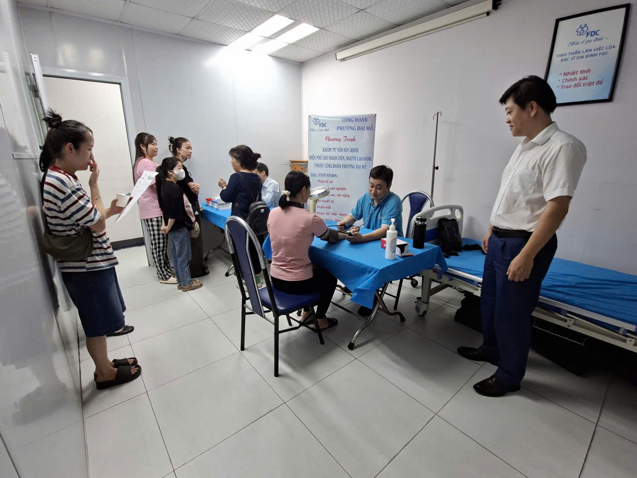 Công đoàn phường Đại Mỗ tổ chức chương trình khám, tư vấn sức khỏe miễn phí cho đoàn viên công đoàn- Ảnh 2.
