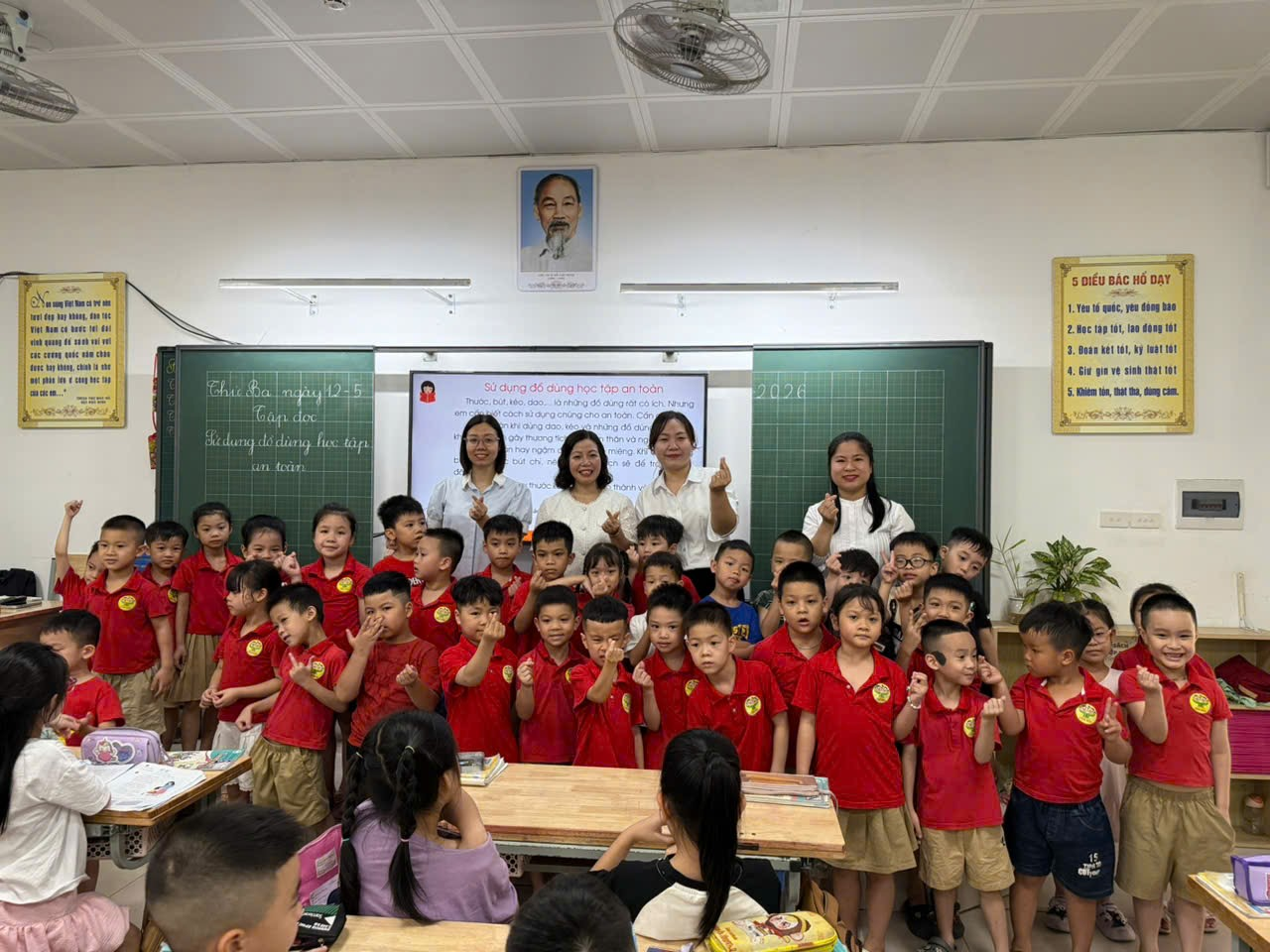 Những bước chân đầu tiên đầy háo hức tới ngôi trường Tiểu học của các bé mẫu giáo lớn Trường Mầm non Tân Mai- Ảnh 3.