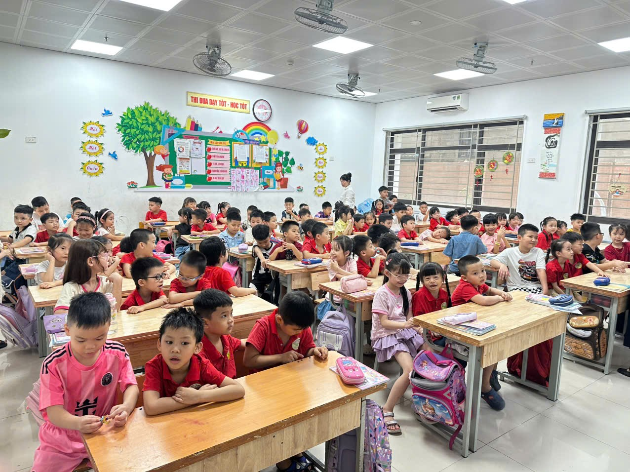 Những bước chân đầu tiên đầy háo hức tới ngôi trường Tiểu học của các bé mẫu giáo lớn Trường Mầm non Tân Mai- Ảnh 4.