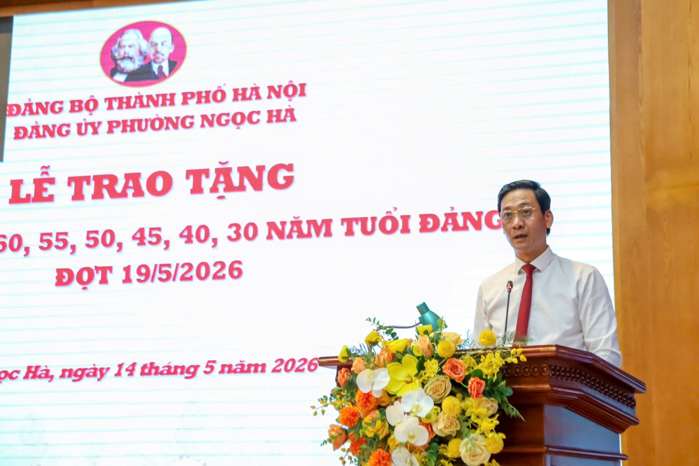 Phường Ngọc Hà - Trang trọng tổ chức Lễ trao tặng Huy hiệu Đảng đợt 19/5/2026- Ảnh 1.