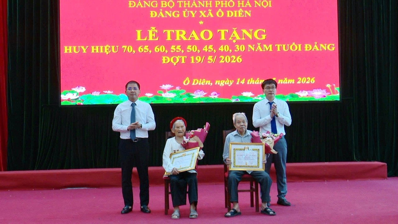Lễ trao Huy hiệu Đảng đợt 19/5/2026- Ảnh 2.