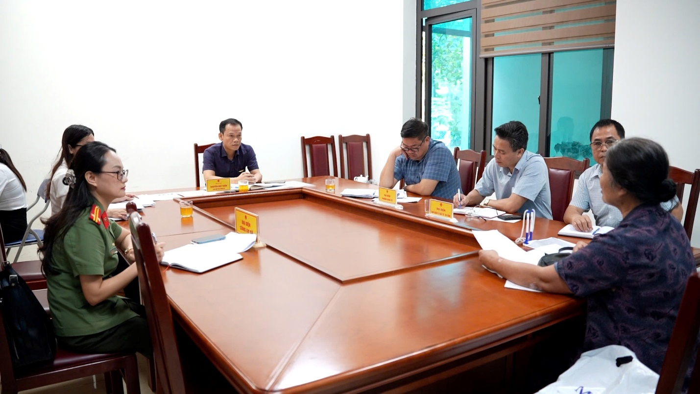 Đồng chí Nguyễn Quý Tuấn - Phó Chủ tịch UBND xã Hoài Đức chủ trì phiên tiếp công dân định kỳ tháng 5/2026- Ảnh 1.