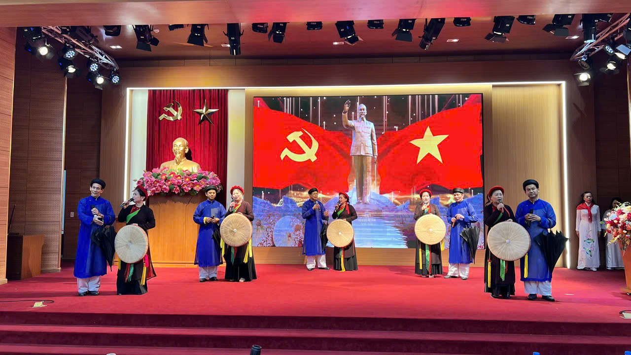 Ủy ban MTTQ Việt Nam xã Gia Lâm tổ chức liên hoan văn nghệ chào mừng thành công Đại hội đại biểu toàn quốc MTTQ Việt Nam lần thứ XI- Ảnh 2.