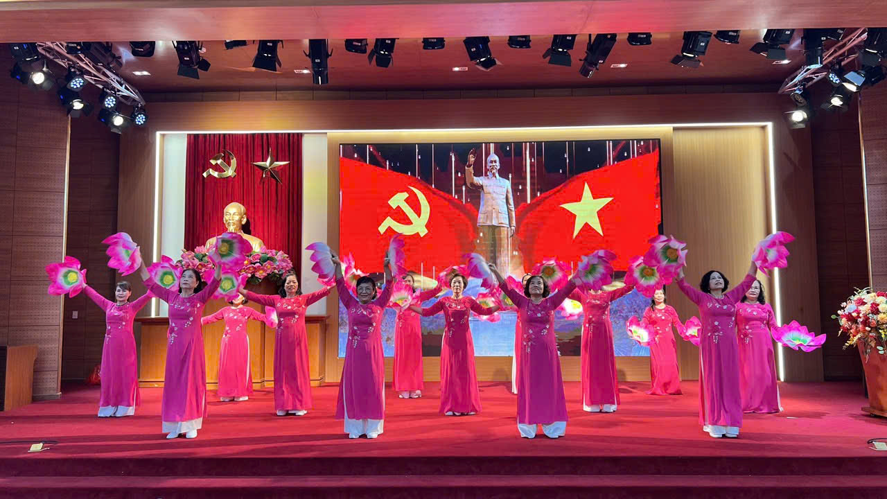 Ủy ban MTTQ Việt Nam xã Gia Lâm tổ chức liên hoan văn nghệ chào mừng thành công Đại hội đại biểu toàn quốc MTTQ Việt Nam lần thứ XI- Ảnh 3.
