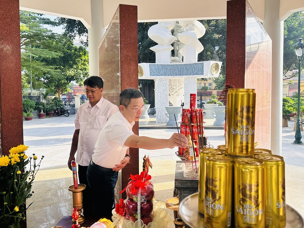 Phường Phương Liệt trang trọng tổ chức Lễ dâng hương kỷ niệm 136 năm Ngày sinh Chủ tịch Hồ Chí Minh- Ảnh 2.