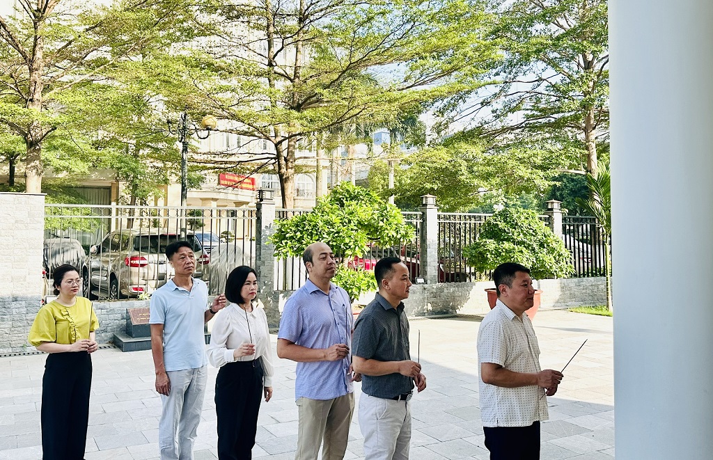 Phường Phương Liệt trang trọng tổ chức Lễ dâng hương kỷ niệm 136 năm Ngày sinh Chủ tịch Hồ Chí Minh- Ảnh 6.