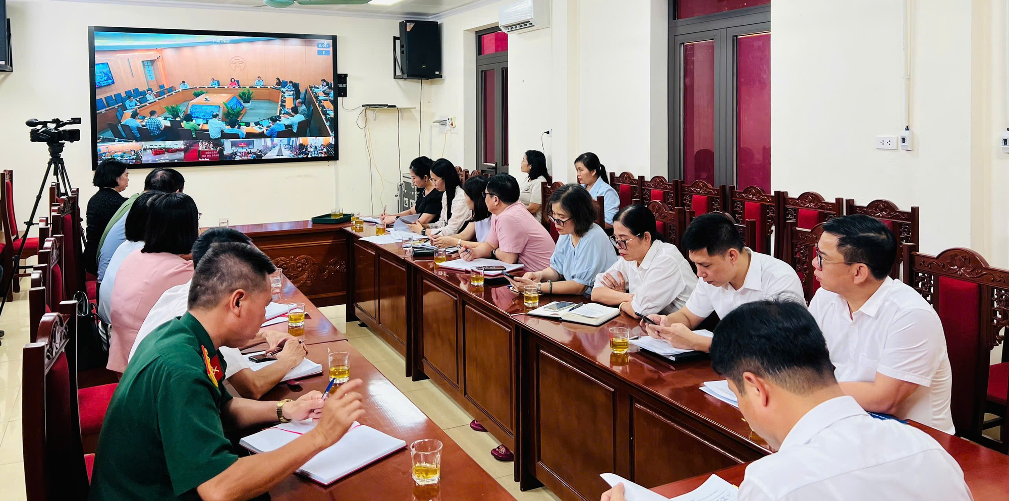 Chiều 14/5 xã Hát Môn tổ chức hội nghị tiếp sóng trực tuyến họp Ban chỉ đạo chỉ đạo Kỳ thi tốt nghiệp trung học phổ thông thành phố Hà Nội năm 2026 và Ban Chỉ đạo thi, tuyển sinh thành phố Hà Nội năm học 2026 - 2027.- Ảnh 1.