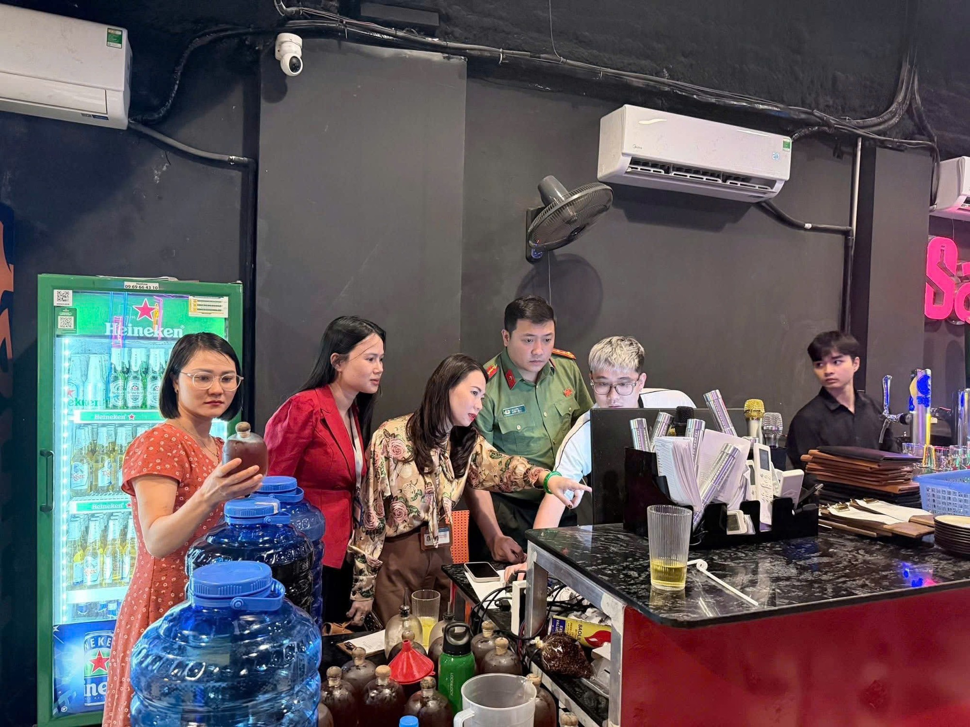 Ngăn chặn nguy cơ biến tướng từ karaoke trá hình- Ảnh 1.