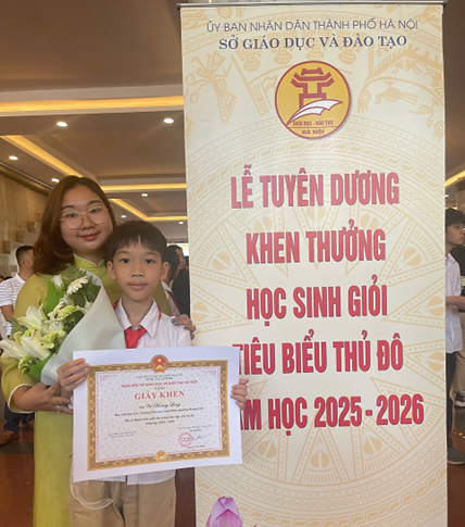 Niềm tự hào của trường Tiểu học Linh Đàm: Em Vũ Hoàng Long được tuyên dương học sinh giỏi tiêu biểu Thủ đô năm học 2025 - 2026- Ảnh 1.