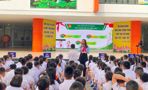 Trường Tiểu học Linh Đàm tổ chức Lễ Chào cờ theo nghi thức Đội và Lễ kết nạp Đội nhân kỷ niệm 85 năm ngày thành lập đội TNTP Hồ Chí Minh- Ảnh 2.