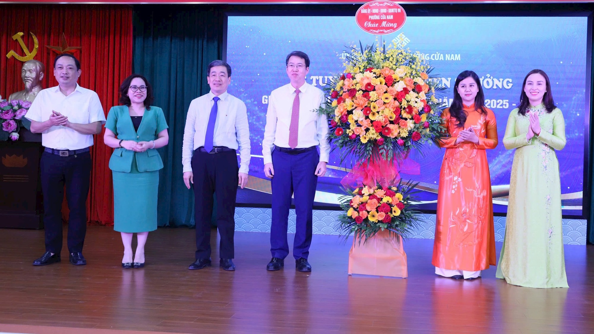 Phường Cửa Nam khen thưởng giáo viên giỏi, học sinh tiêu biểu năm học 2025-2026- Ảnh 1.