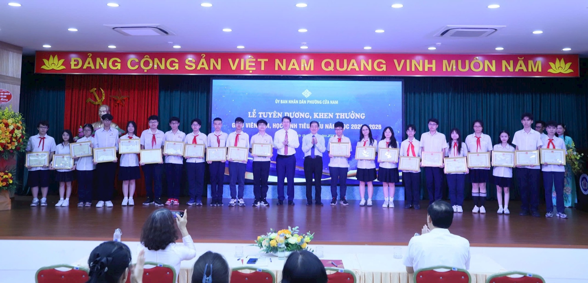 Phường Cửa Nam khen thưởng giáo viên giỏi, học sinh tiêu biểu năm học 2025-2026- Ảnh 4.