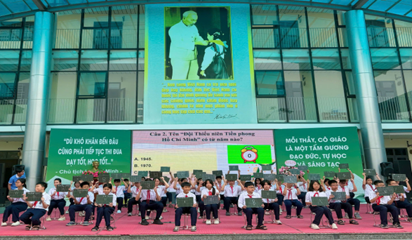 THCS Linh Đàm rực sáng khí thế tuổi trẻ trong chương trình Kỷ niệm 85 năm ngày thành lập đội TNTP Hồ Chí Minh và kết nạp đoàn viên mới- Ảnh 3.