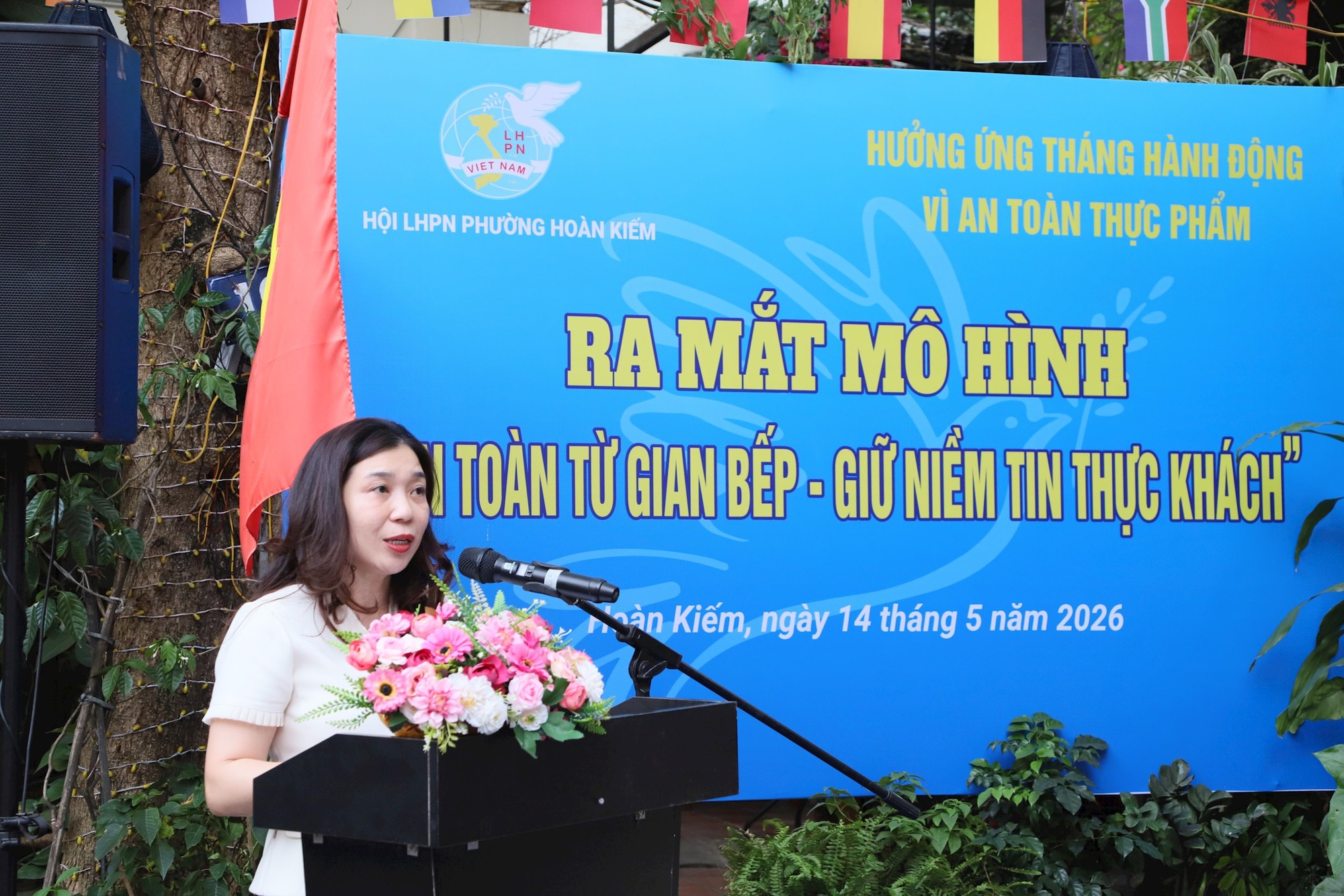 Phường Hoàn Kiếm: Triển khai mô hình đảm bảo an toàn thực phẩm trên phố ẩm thực Tống Duy Tân- Ảnh 2.