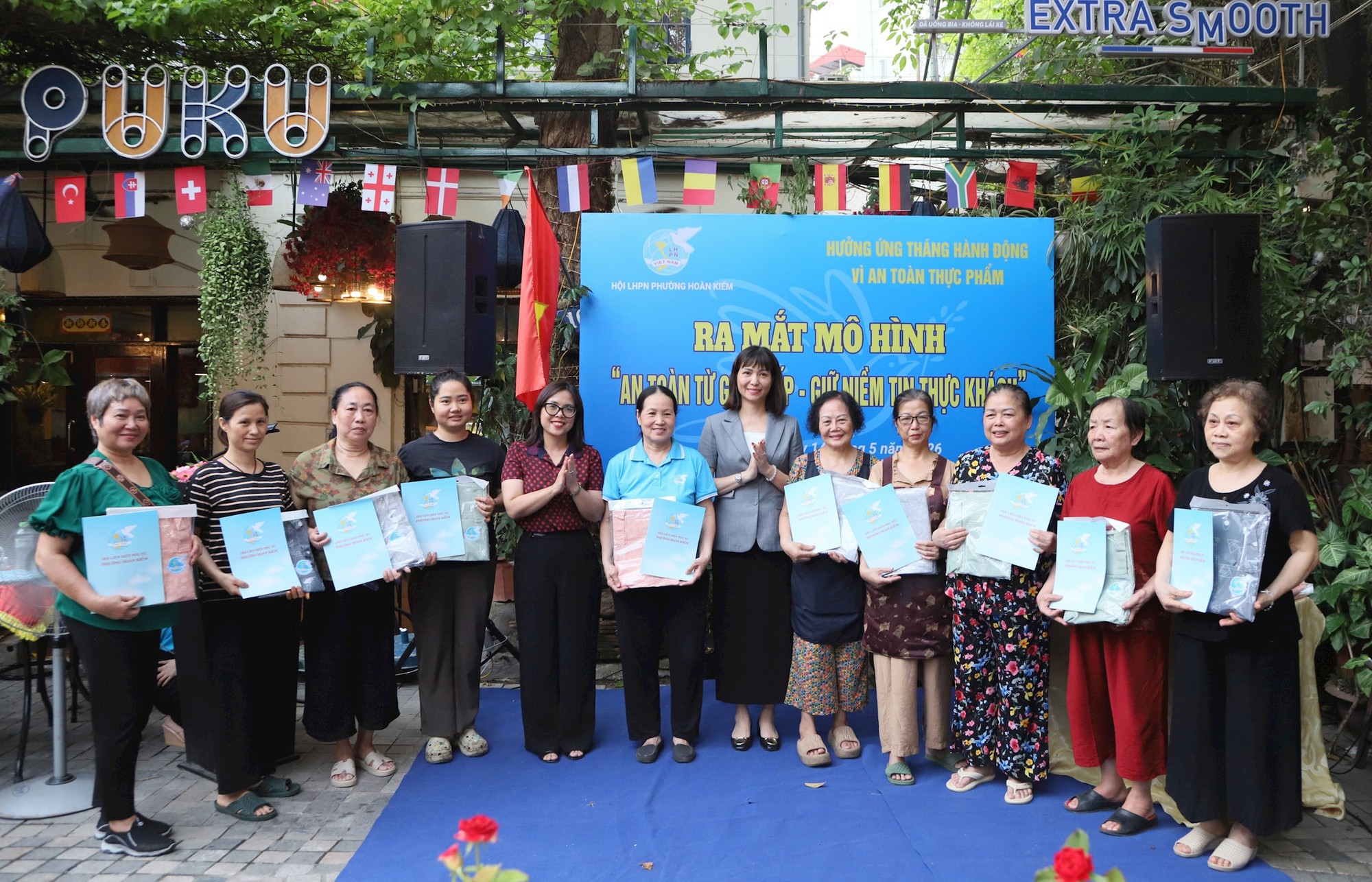 Phường Hoàn Kiếm: Triển khai mô hình đảm bảo an toàn thực phẩm trên phố ẩm thực Tống Duy Tân- Ảnh 1.