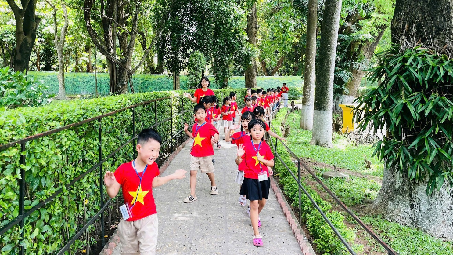 Từ Lăng Bác đến di tích quê hương - hành trình gieo mầm nhân cách cho trẻ Hoài Đức- Ảnh 2.
