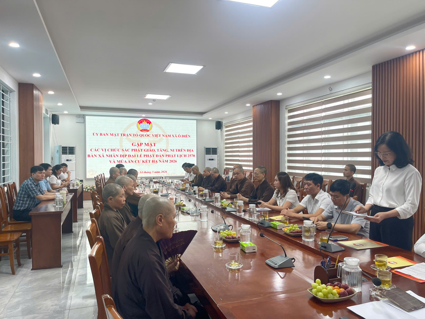 Ủy ban MTTQ xã Ô Diên tổ chức hội nghị gặp mặt các vị chức sắc Phật giáo, Tăng, Ni trên địa bàn xã.- Ảnh 1.