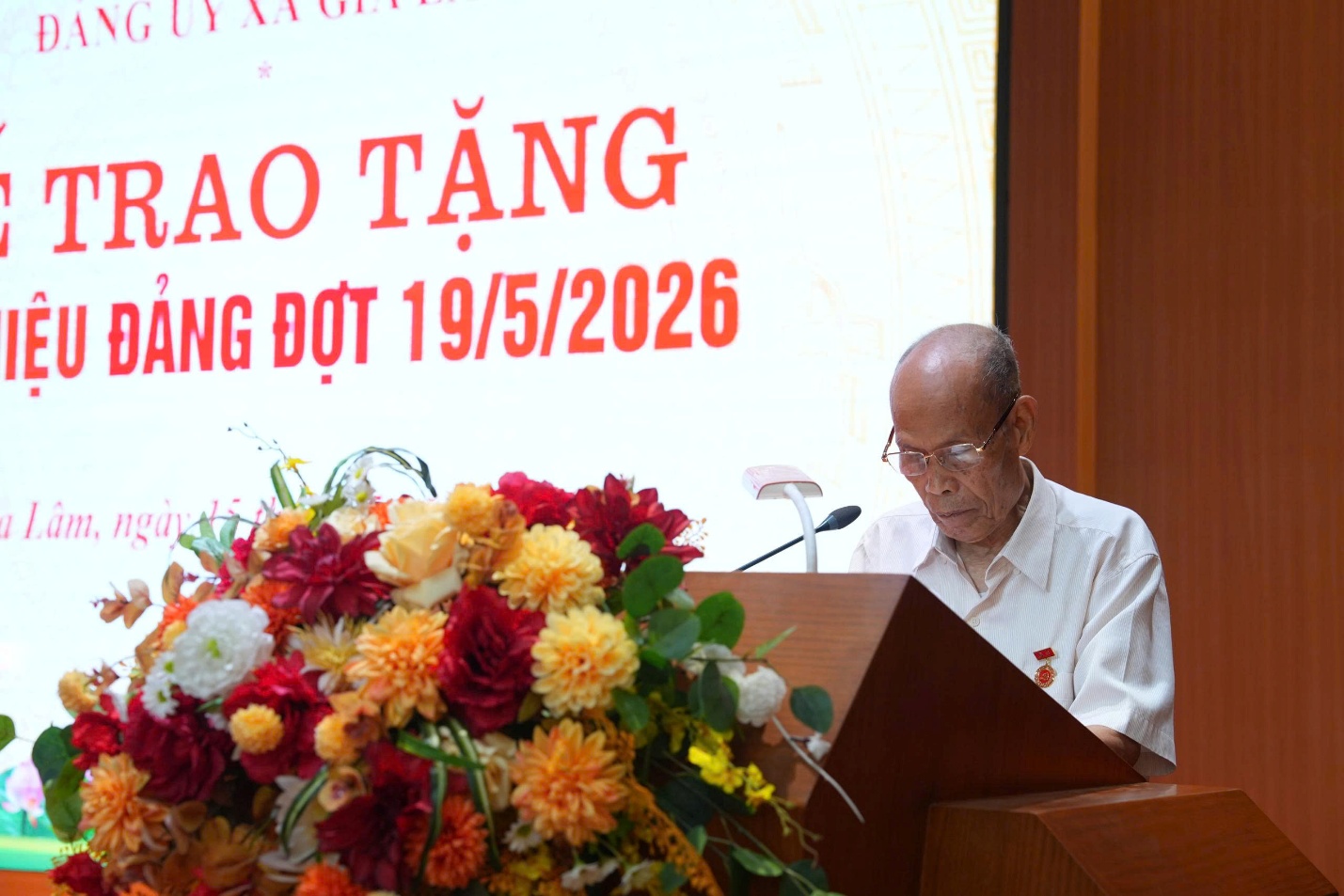 Xã Gia Lâm có 53 đảng viên được trao tặng Huy hiệu Đảng đợt 19-5- Ảnh 8.