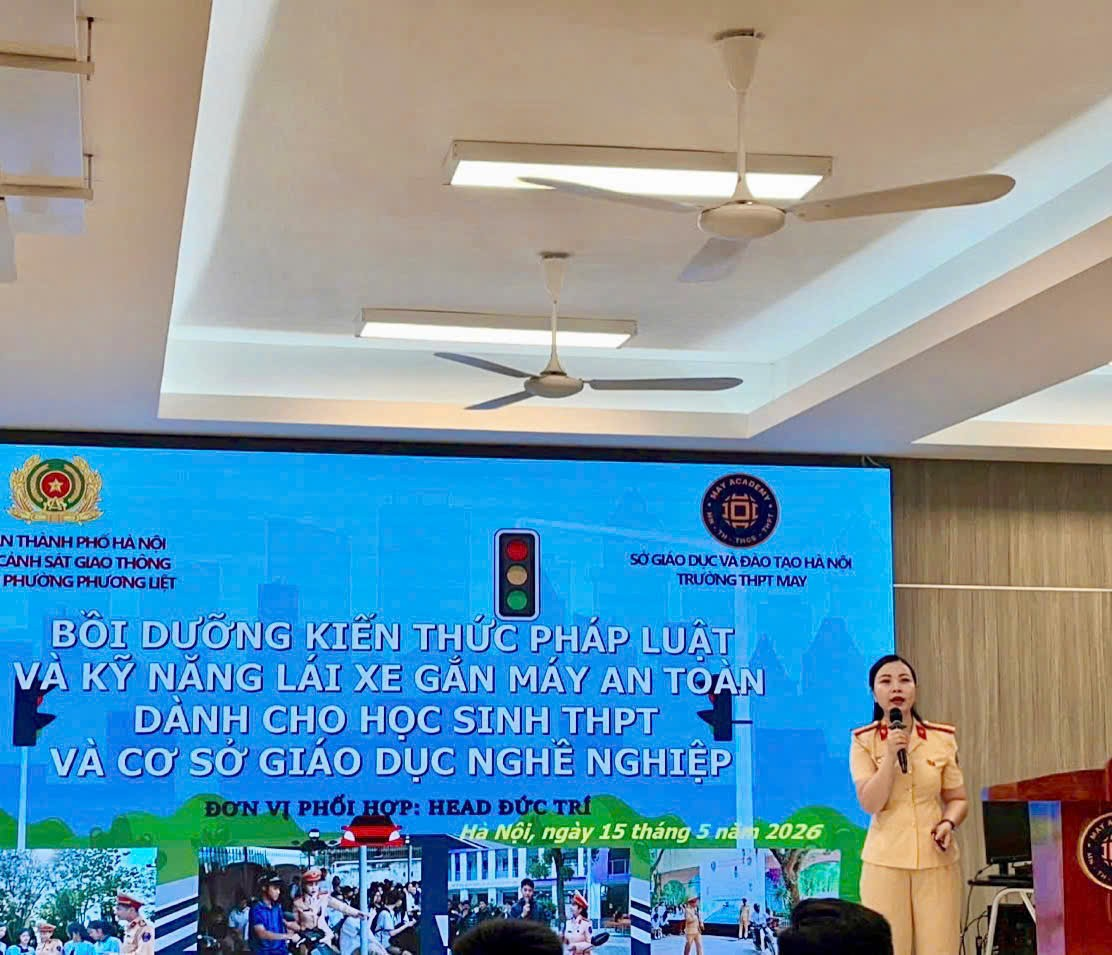 Công an phường Phương Liệt tổ chức chương trình Bồi dưỡng kiến thức pháp luật và kỹ năng lái xe gắn máy an toàn dành cho học sinh THPT và cơ sở giáo dục nghề nghiệp tại Trường THPT MAY.- Ảnh 1.
