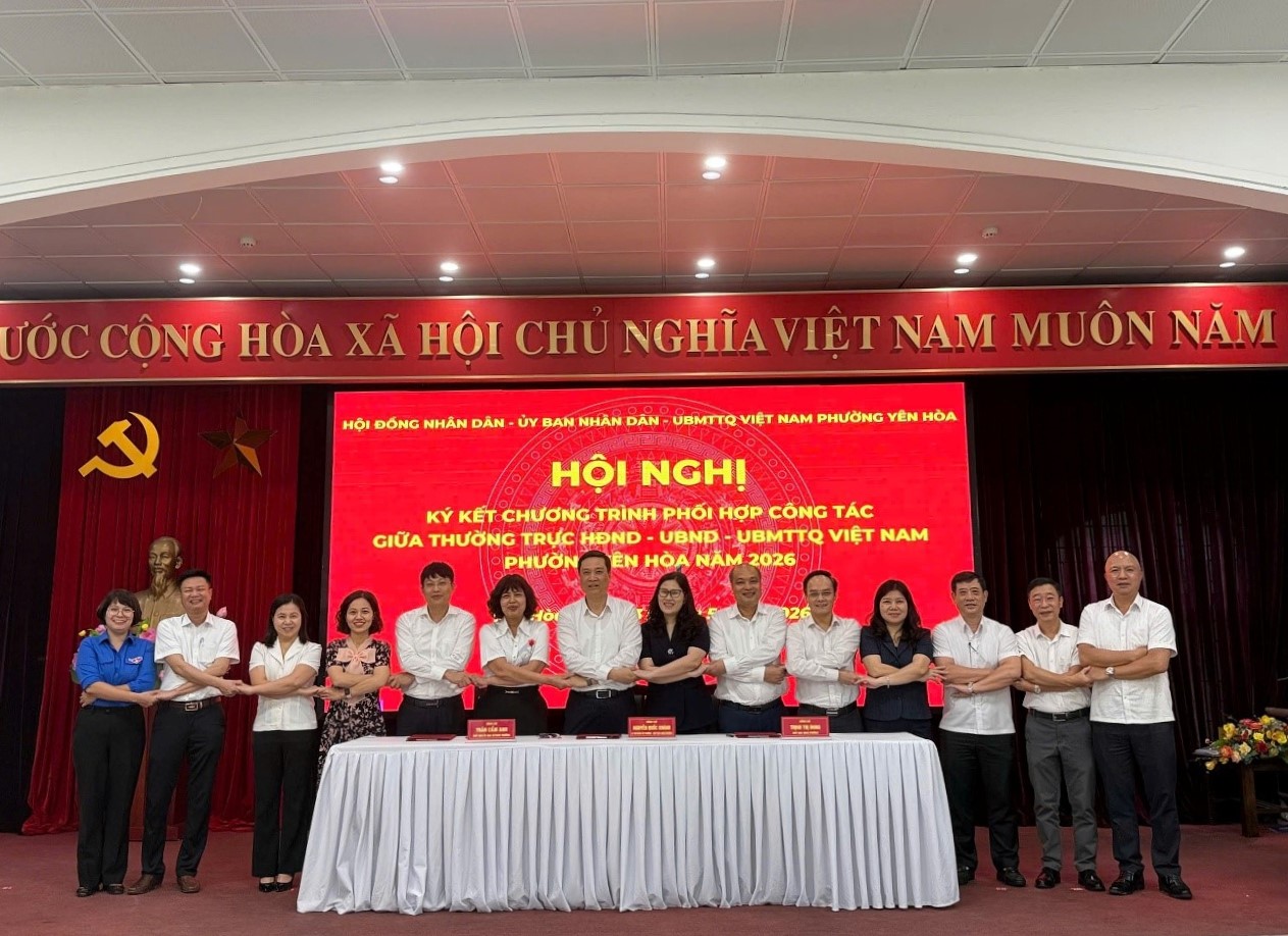 Thường trực Hội đồng nhân dân, Ủy ban nhân dân và Ban Thường trực Ủy ban MTTQ Việt Nam phường Yên Hòa ký kết Chương trình phối hợp công tác năm 2026- Ảnh 2.