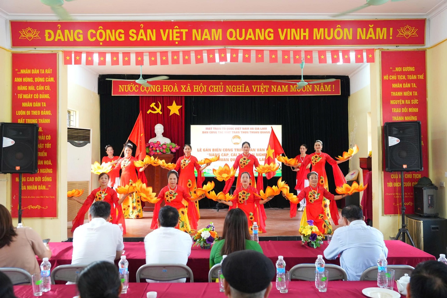 Thôn Thuận Quang gắn biển công trình dân vận khéo “Nâng cấp, cải tạo sân sau Nghè”- Ảnh 2.