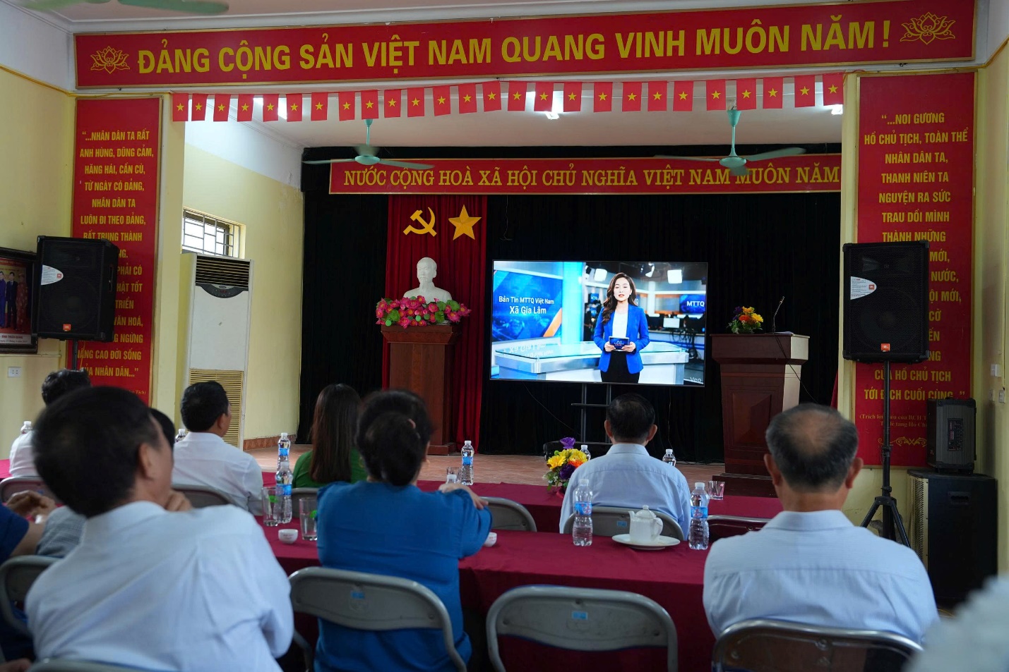 Thôn Thuận Quang gắn biển công trình dân vận khéo “Nâng cấp, cải tạo sân sau Nghè”- Ảnh 3.