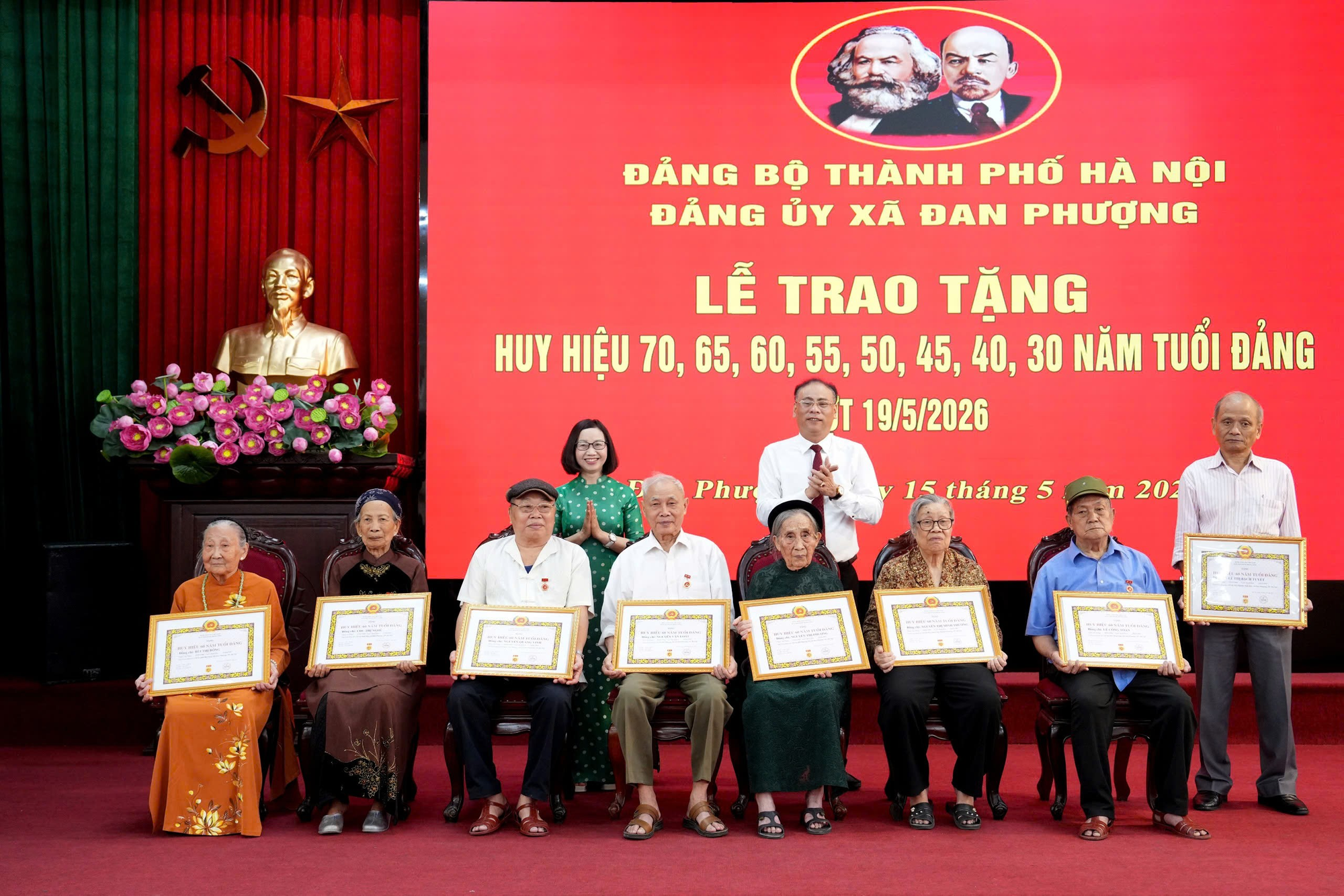41 đảng viên xã Đan Phượng được trao tặng, truy tặng Huy hiệu Đảng đợt 19-5- Ảnh 4.