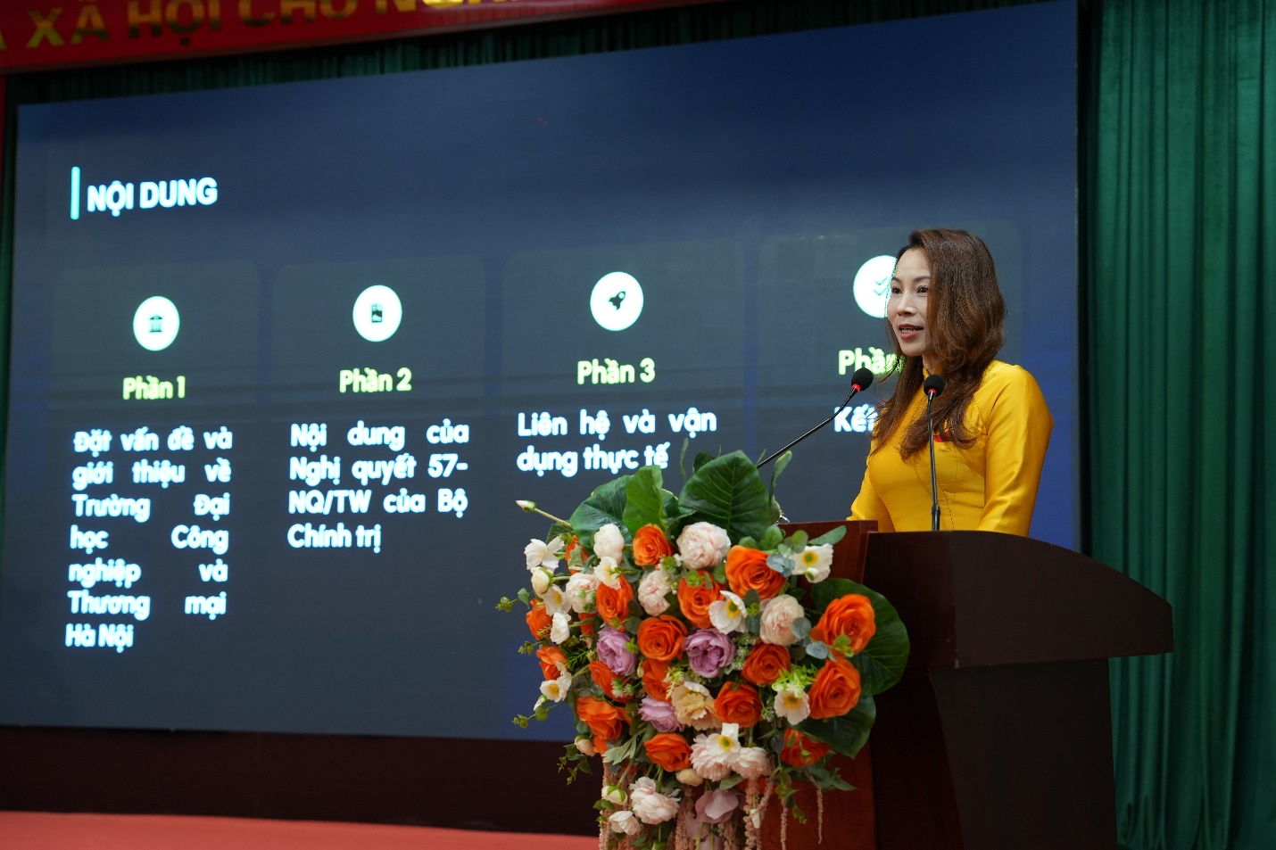 Ảnh có chứa văn bản, hoa, trang phục, trong nhà  Nội dung do AI tạo ra có thể không chính xác.