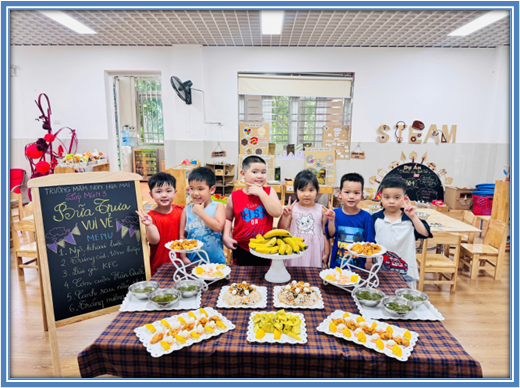 GIỜ ĂN TRƯA CỦA TRẺ - NIỀM VUI VÀ TÌNH YÊU TRONG MỖI BỮA ĂN CỦA TRẺ TẠI TRƯỜNG MẦM NON HOA MAI- Ảnh 1.